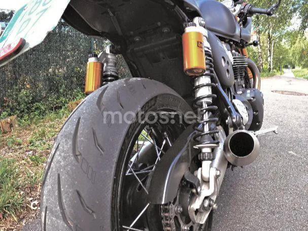 Triumph Thruxton RS - Vista 21