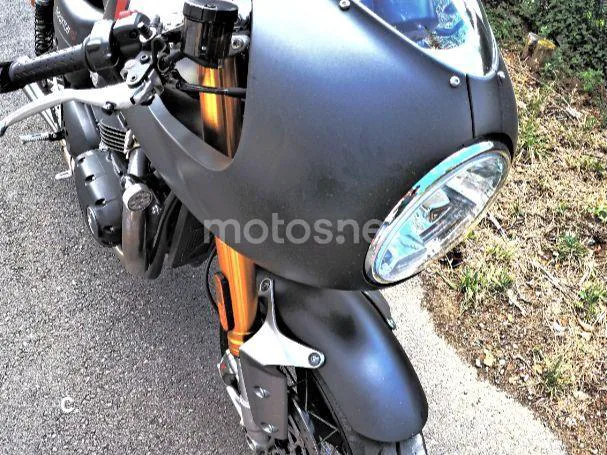 Triumph Thruxton RS - Vista 8