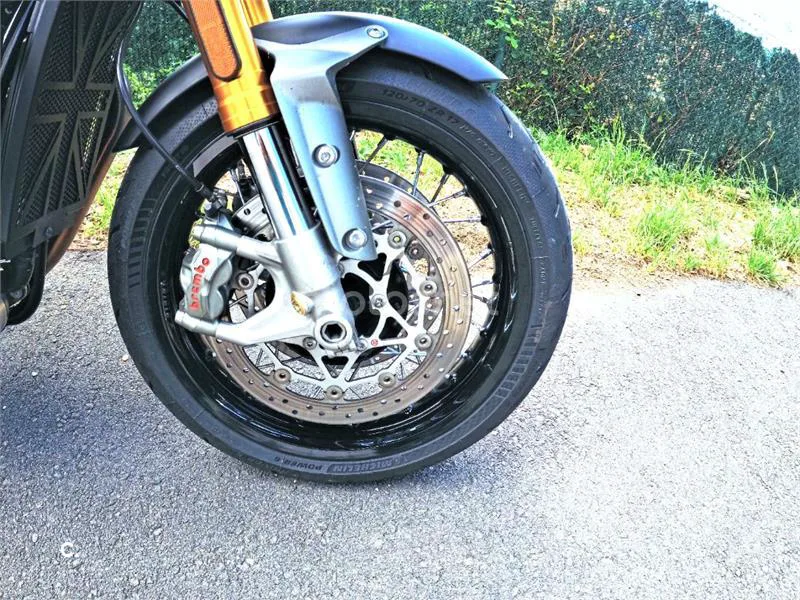 Triumph Thruxton RS - Vista 10