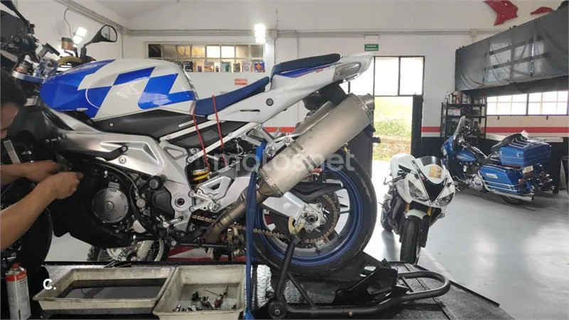 Aprilia Tuono 1000 R - Vista 4