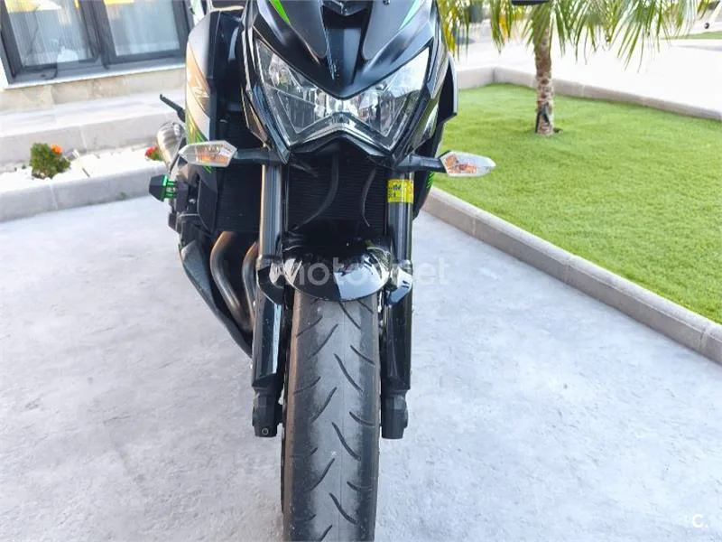 Kawasaki Z800 - Vista 3