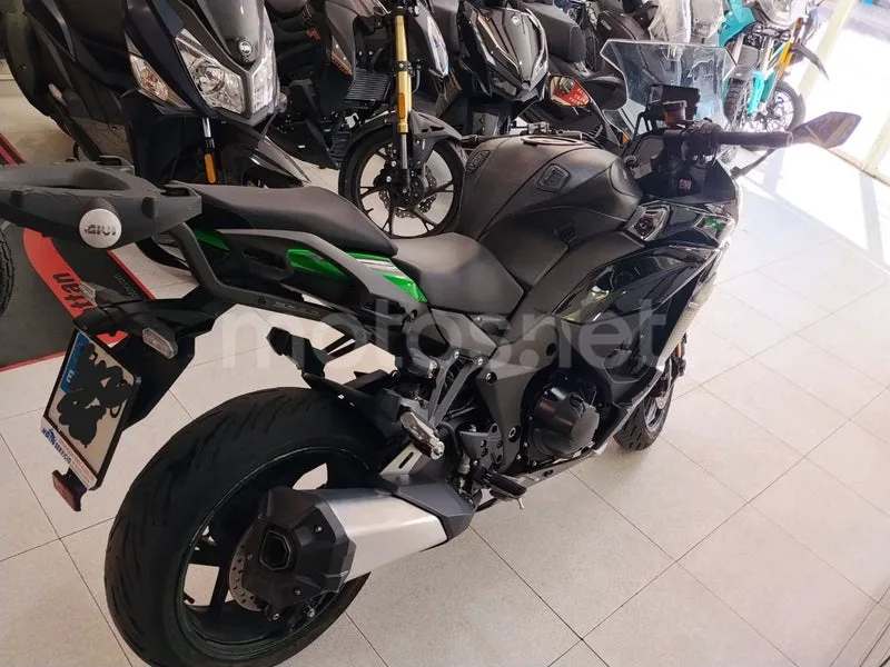 Kawasaki Ninja 1000SX - Vista 4