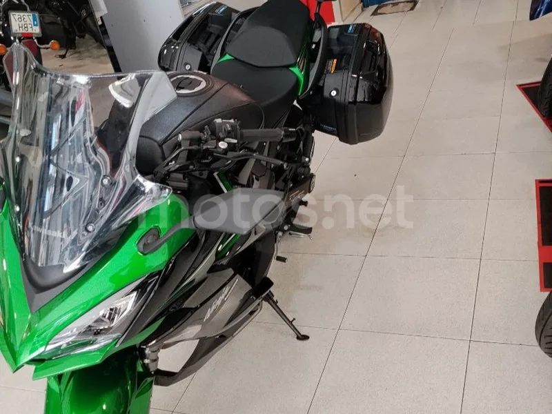 Kawasaki Ninja 1000SX - Vista 8