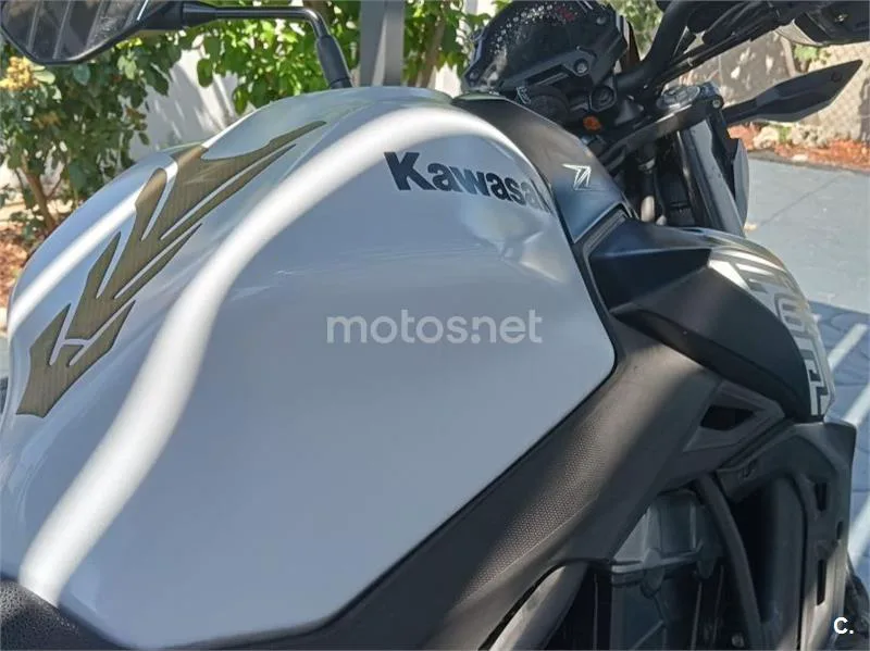 Kawasaki Z650 - Vista 4