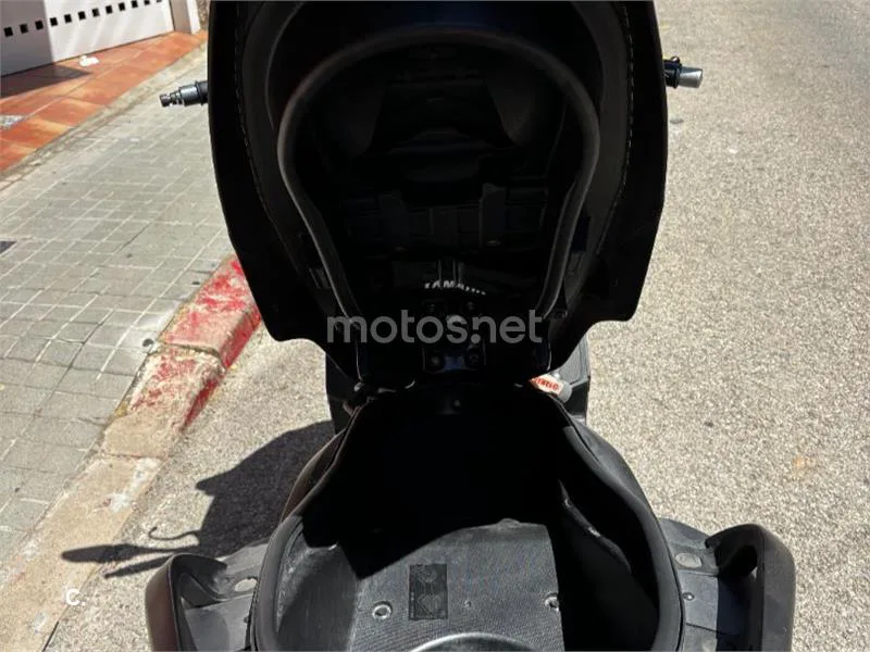 Yamaha XMAX 400 - Vista 4