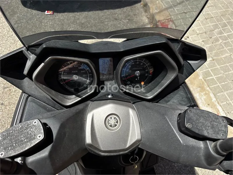 Yamaha XMAX 400 - Vista 6