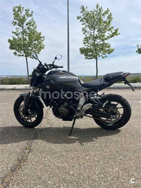 Yamaha MT-07 - Vista 8
