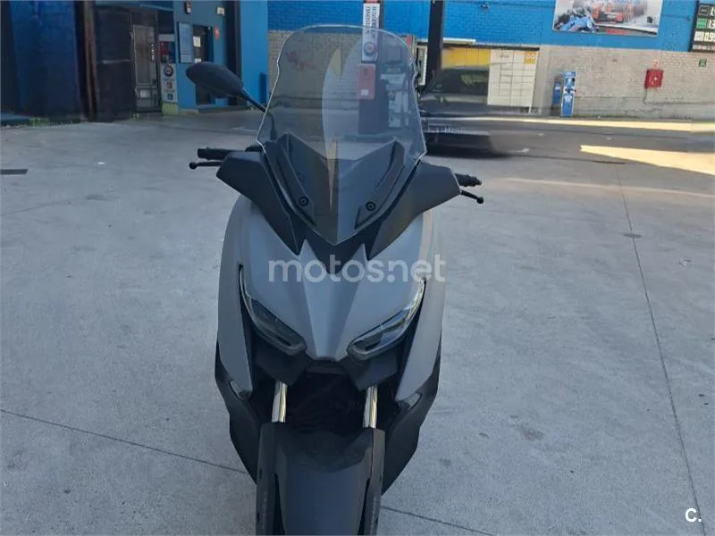 Yamaha XMAX 300 - Vista 3