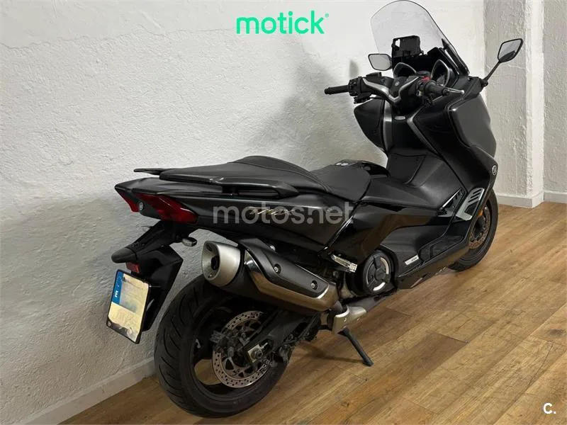 Yamaha TMAX - Vista 8