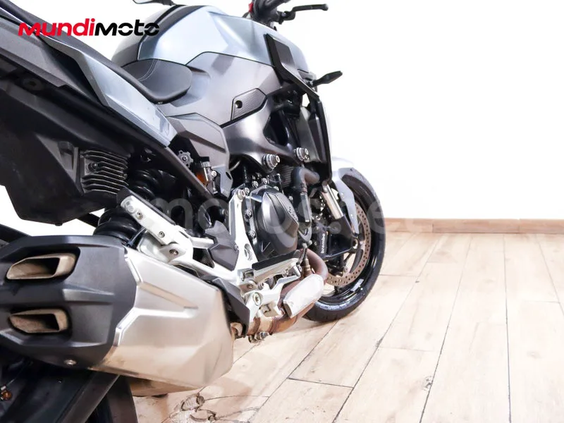 BMW F 900 R - Vista 4