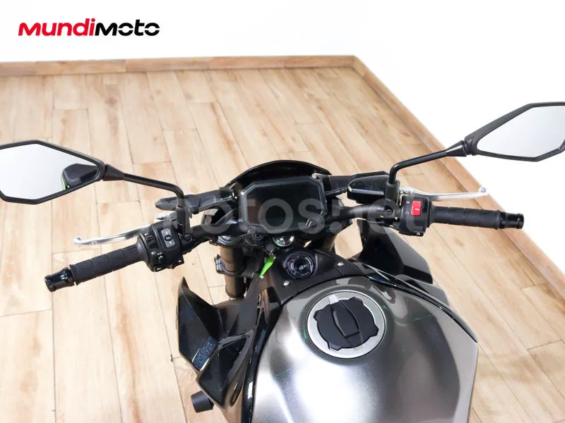 Kawasaki Z900 - Vista 11