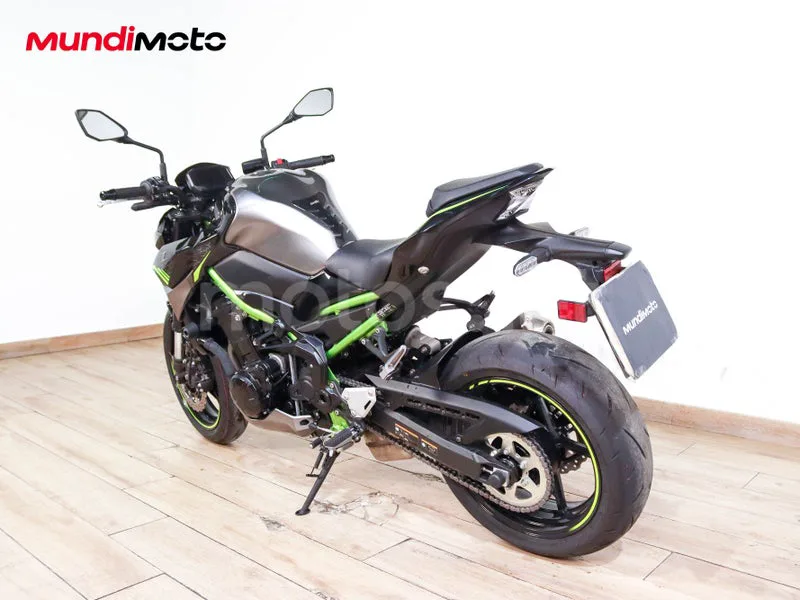 Kawasaki Z900 - Vista 8