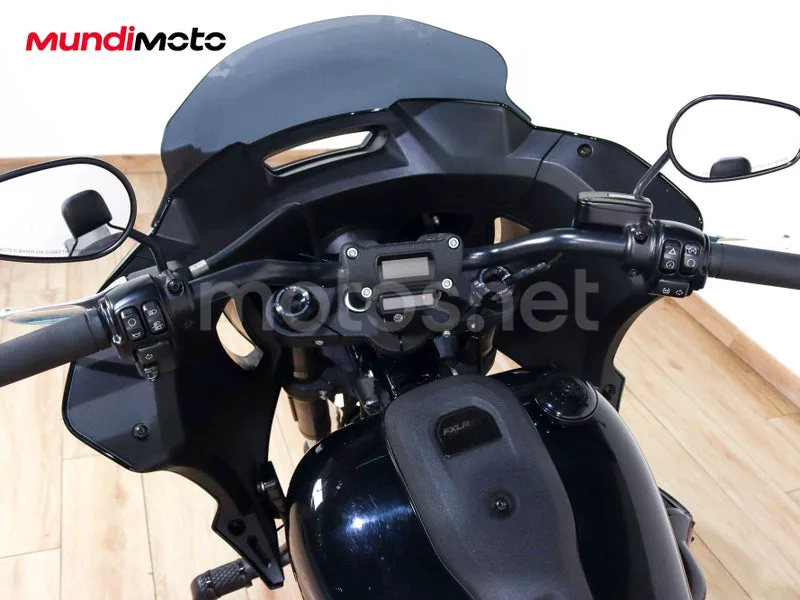 Harley-Davidson Softail Standard - Vista 11