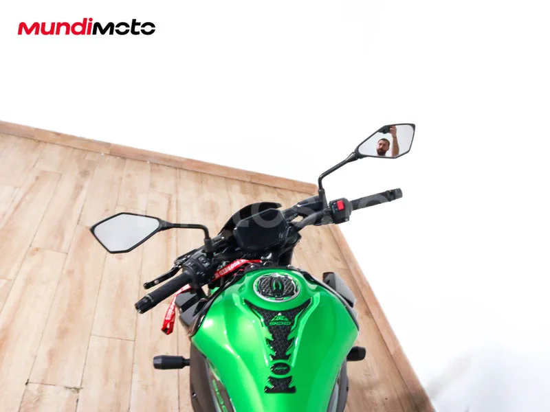 Kawasaki Z900 - Vista 11