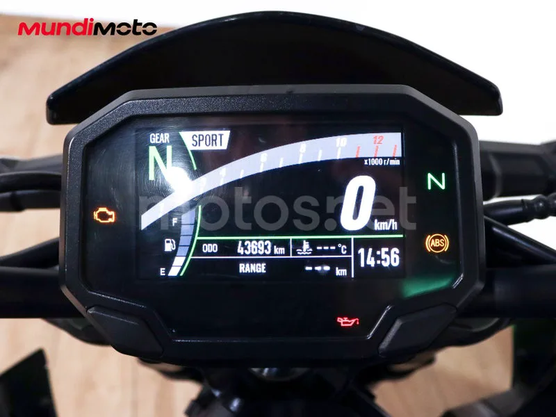 Kawasaki Z900 - Vista 12
