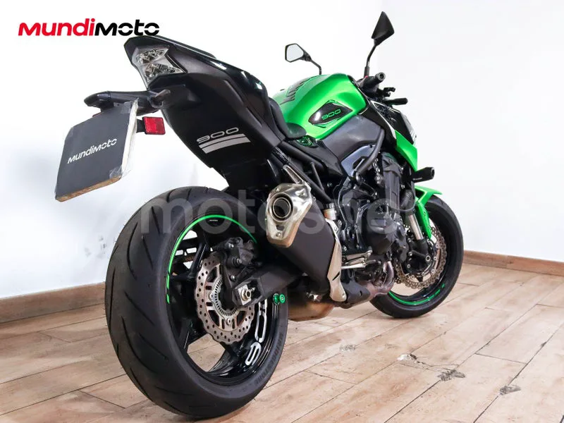 Kawasaki Z900 - Vista 3