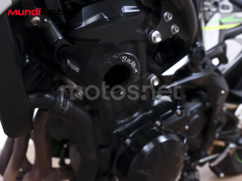 Kawasaki Z900 - Vista 22