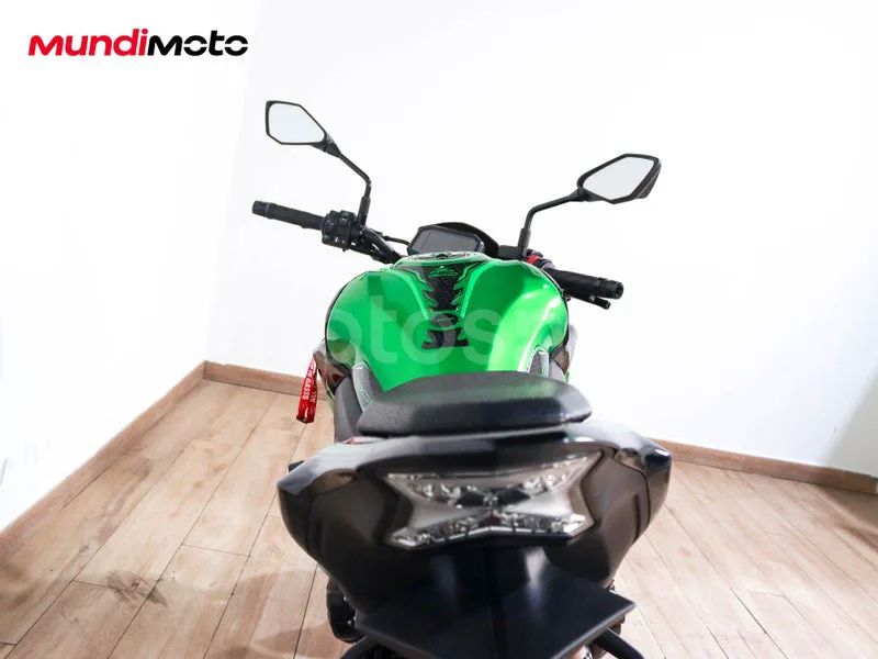 Kawasaki Z900 - Vista 4
