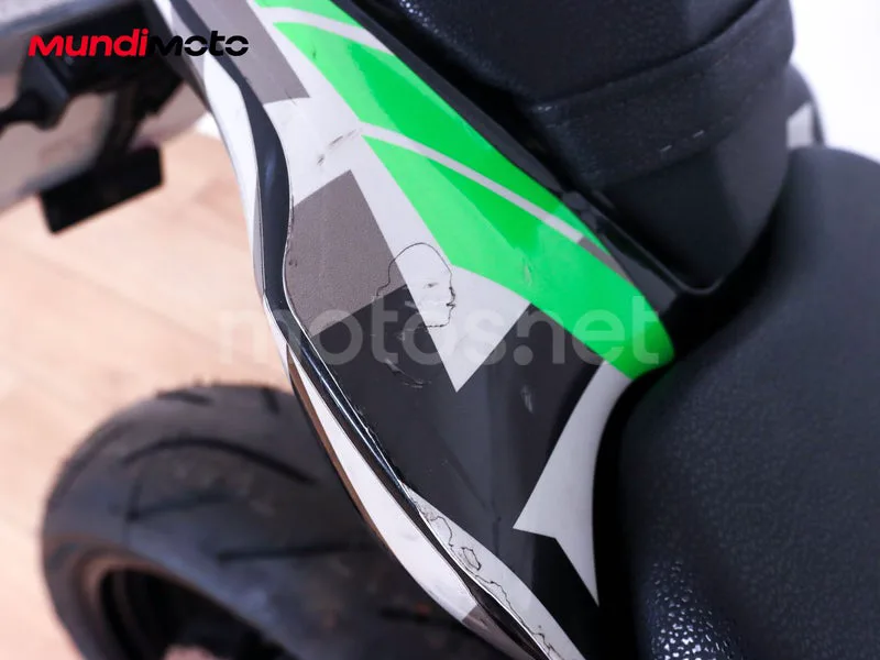 Kawasaki Z900 - Vista 34