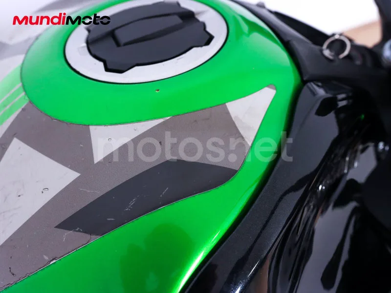 Kawasaki Z900 - Vista 40