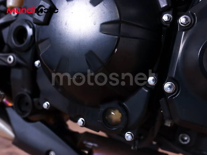 Kawasaki Z900 - Vista 46