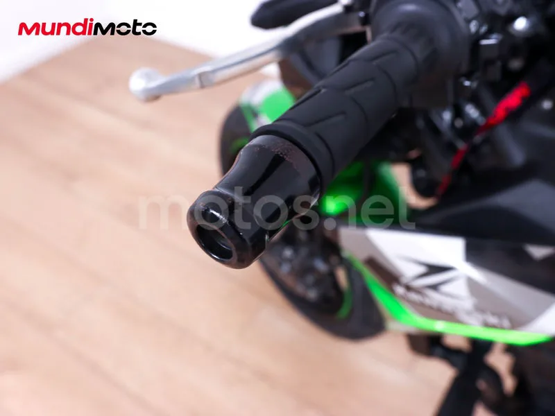 Kawasaki Z900 - Vista 54