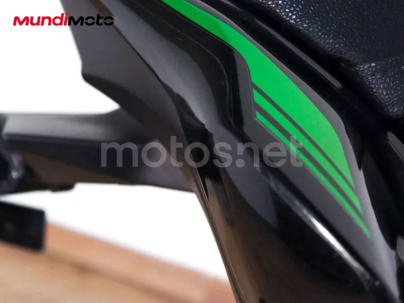 Kawasaki Z900 - Vista 75