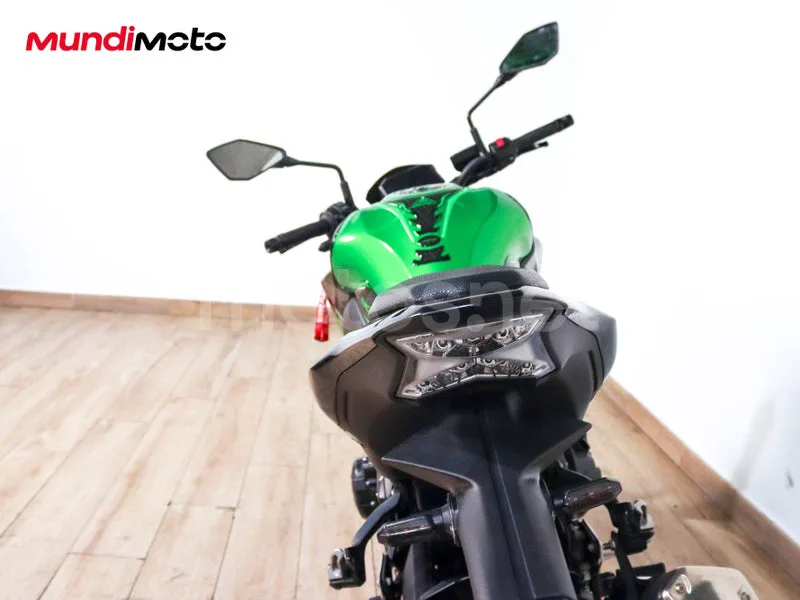 Kawasaki Z900 - Vista 9