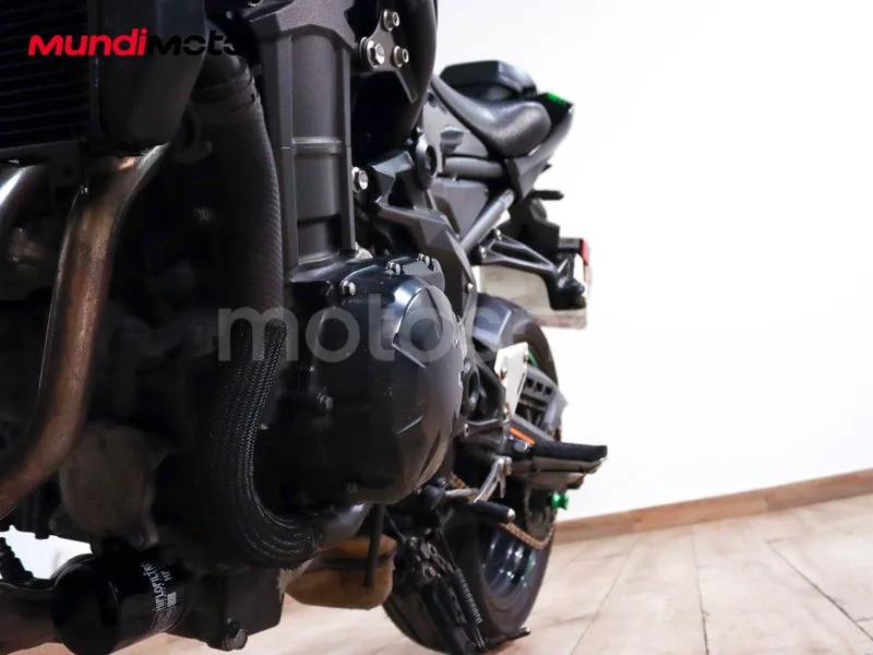 Kawasaki Z900 - Vista 10