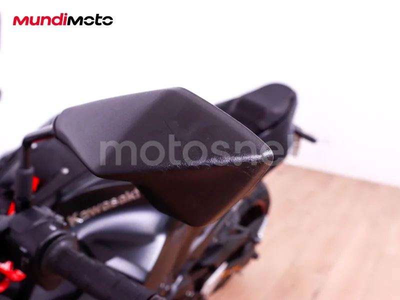 Kawasaki Z900 - Vista 16