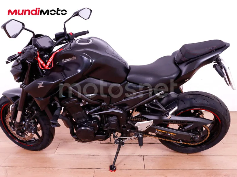 Kawasaki Z900 - Vista 6