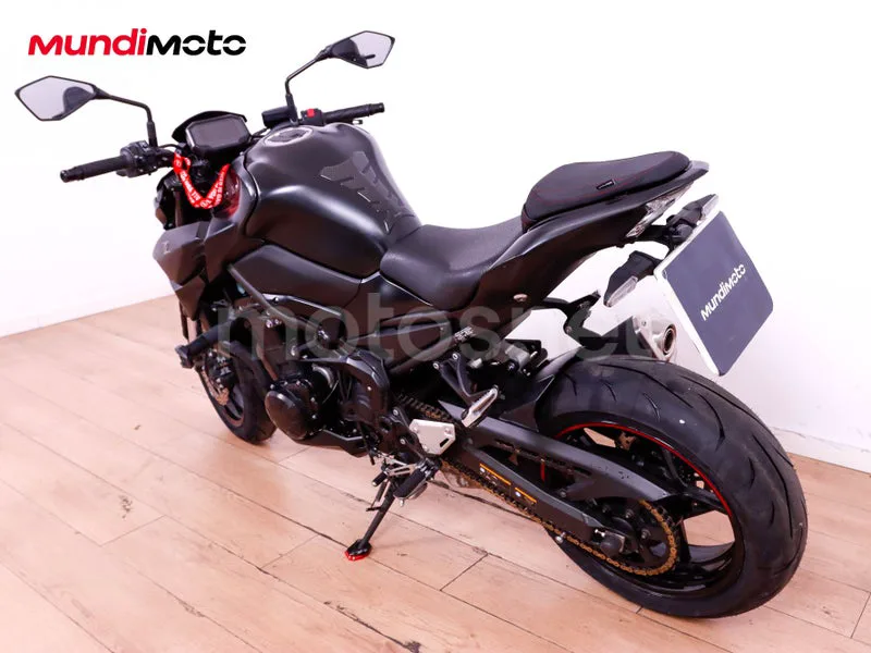 Kawasaki Z900 - Vista 8