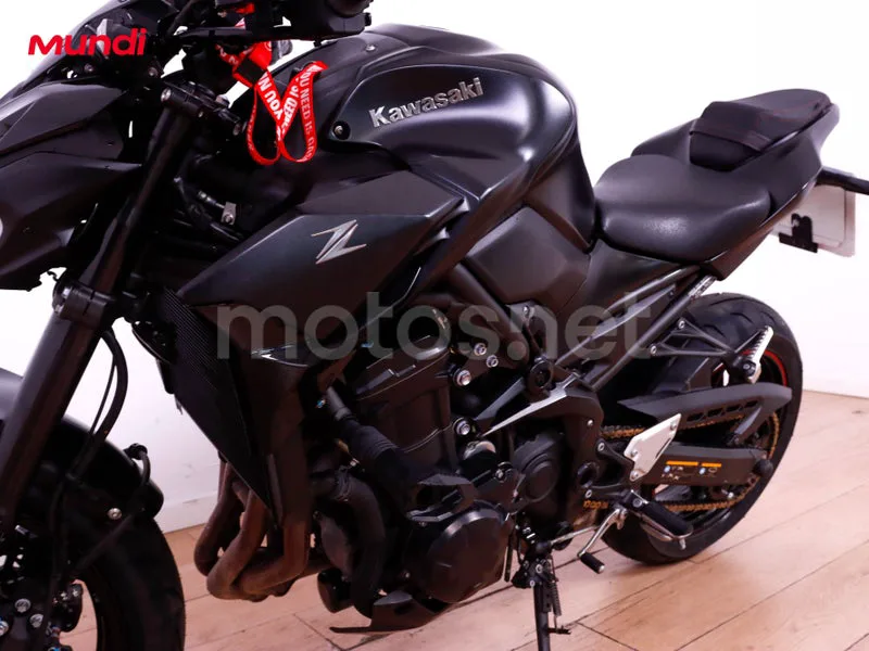 Kawasaki Z900 - Vista 10