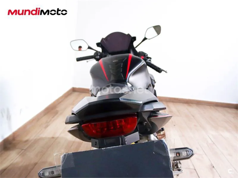 Honda CBR500R - Vista 4