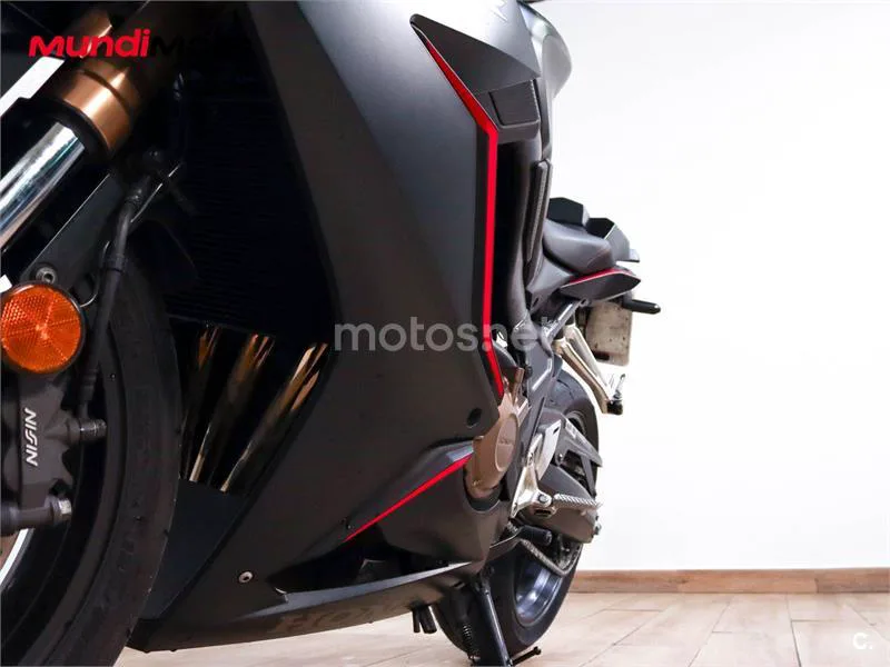 Honda CBR500R - Vista 10