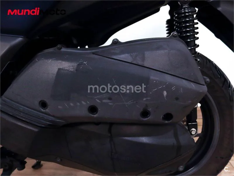 Yamaha XMAX 300 - Vista 25