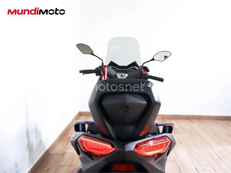 Yamaha XMAX 300 - Vista 4
