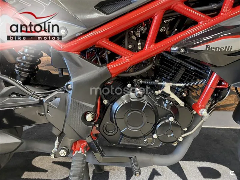 Benelli BN 125 - Vista 5