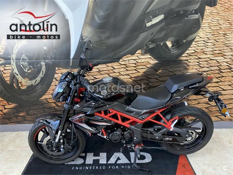 Benelli BN 125 - Vista 7