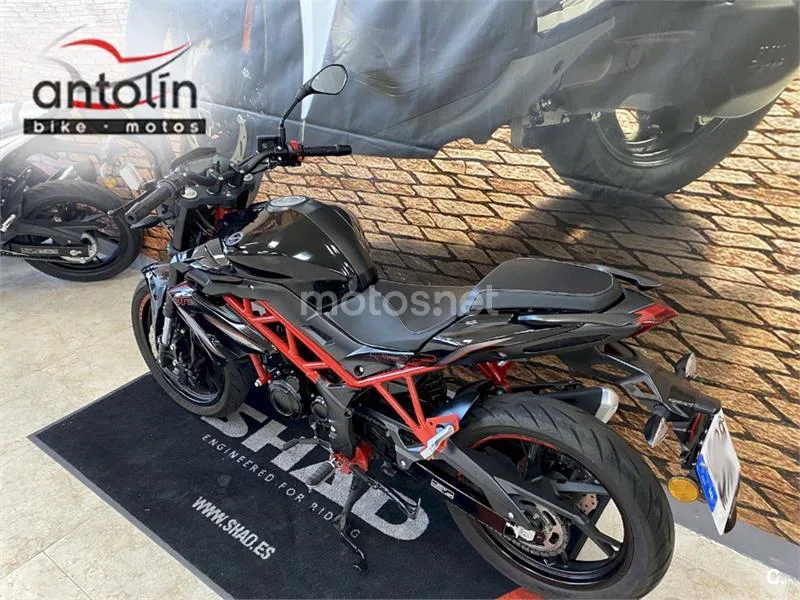 Benelli BN 125 - Vista 9