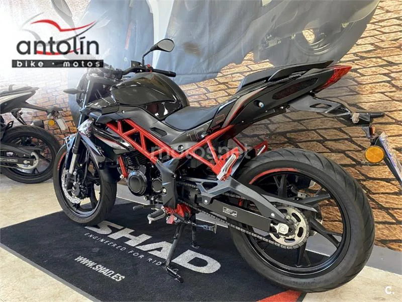 Benelli BN 125 - Vista 10