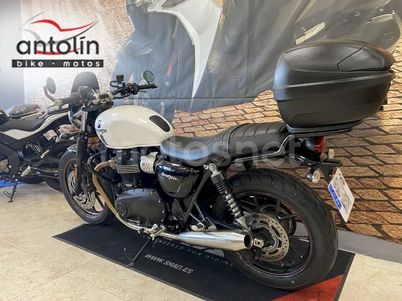 Triumph Street Twin - Vista 12