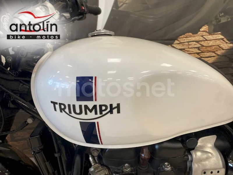Triumph Street Twin - Vista 16