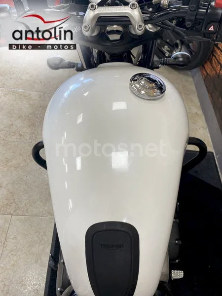 Triumph Street Twin - Vista 21