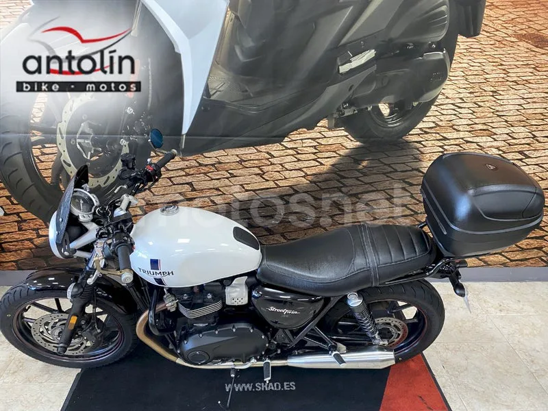 Triumph Street Twin - Vista 7