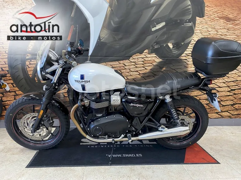 Triumph Street Twin - Vista 8