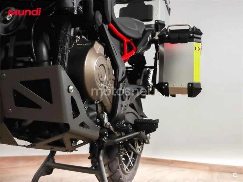 QJ Motor SRT 700 X - Vista 10