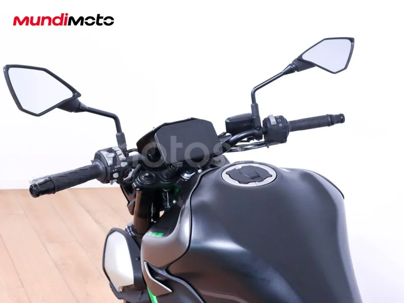 Kawasaki Z900 - Vista 11