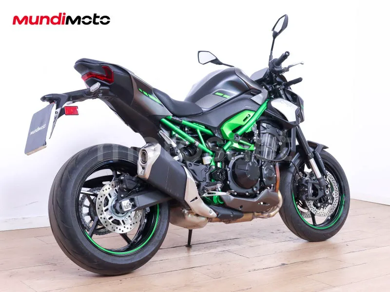 Kawasaki Z900 - Vista 3