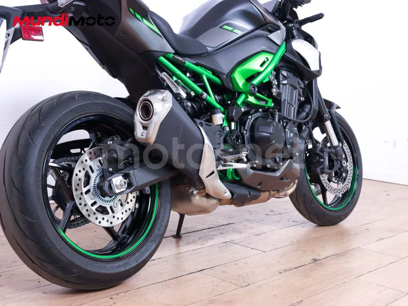Kawasaki Z900 - Vista 4